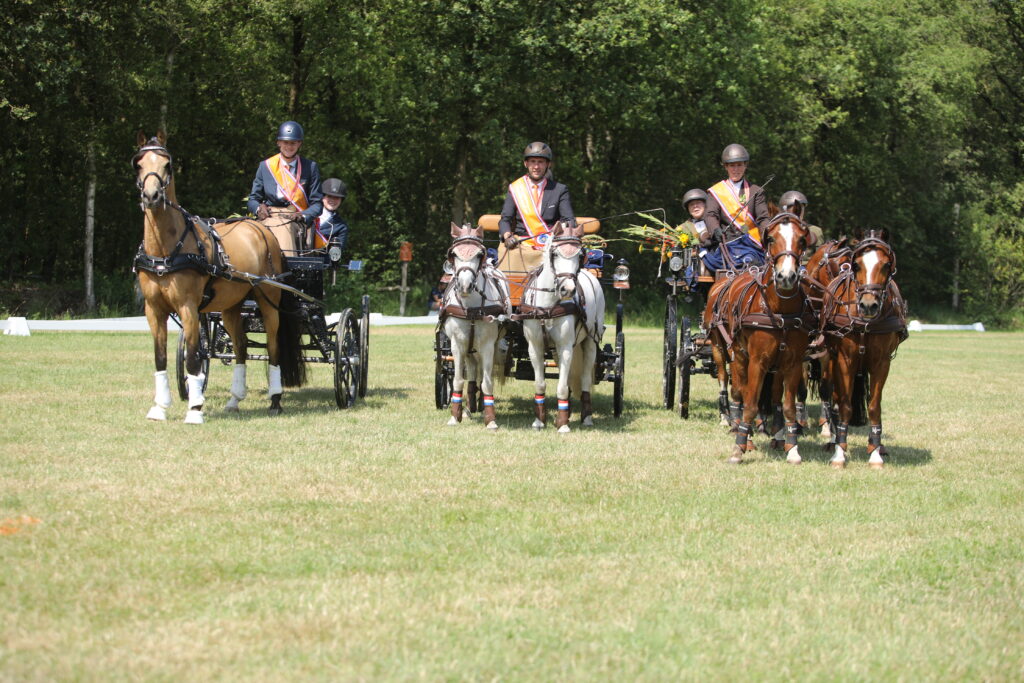 De kersverse kampioenen naast elkaar! Foto: Theo ten Brinke